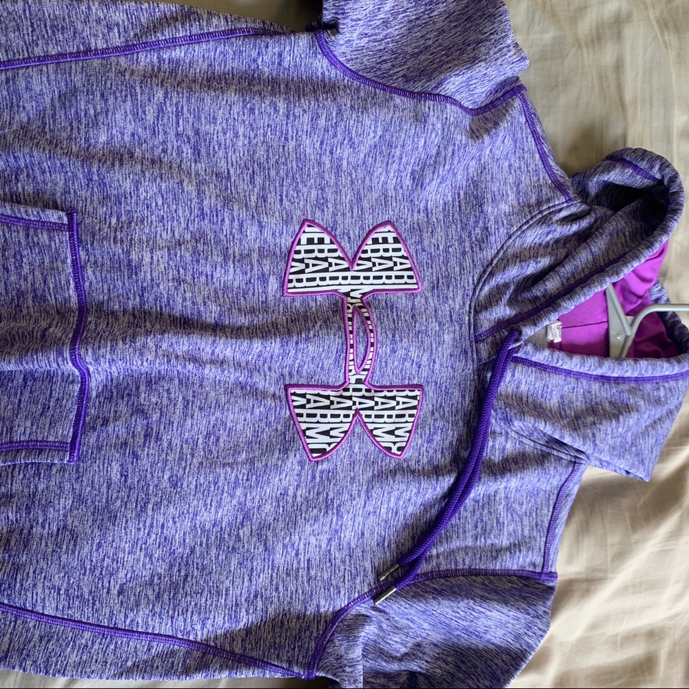 Size medium under armour hoodie